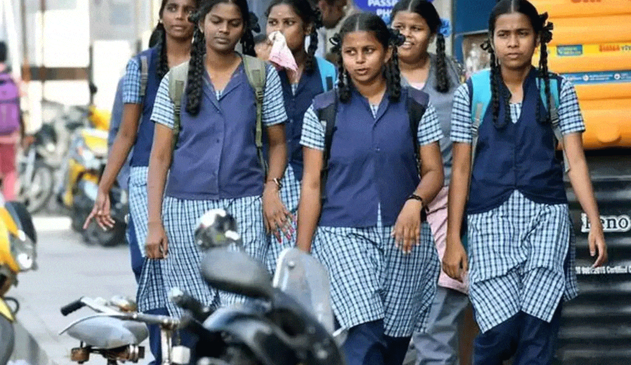 CM Chandrababu Announces ₹15,000 Financial Aid for Students as Schools Reopen