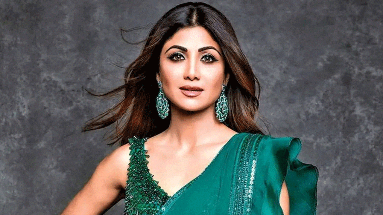 Shilpa Shetty Grooves to Ranbir Kapoor and Deepika Padukone’s Holi Song