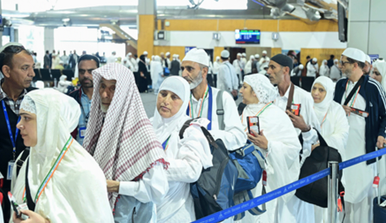 Hajj Pilgrims Take Off Again as Srinagar Resumes Flight Operations