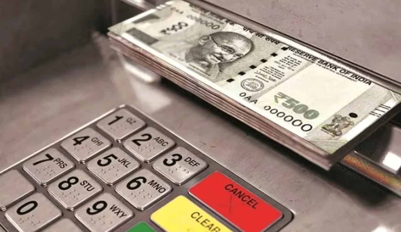 Hyderabad: Viral ATM Incident in Yakutpura – Extra Money Dispensed to Multiple Users