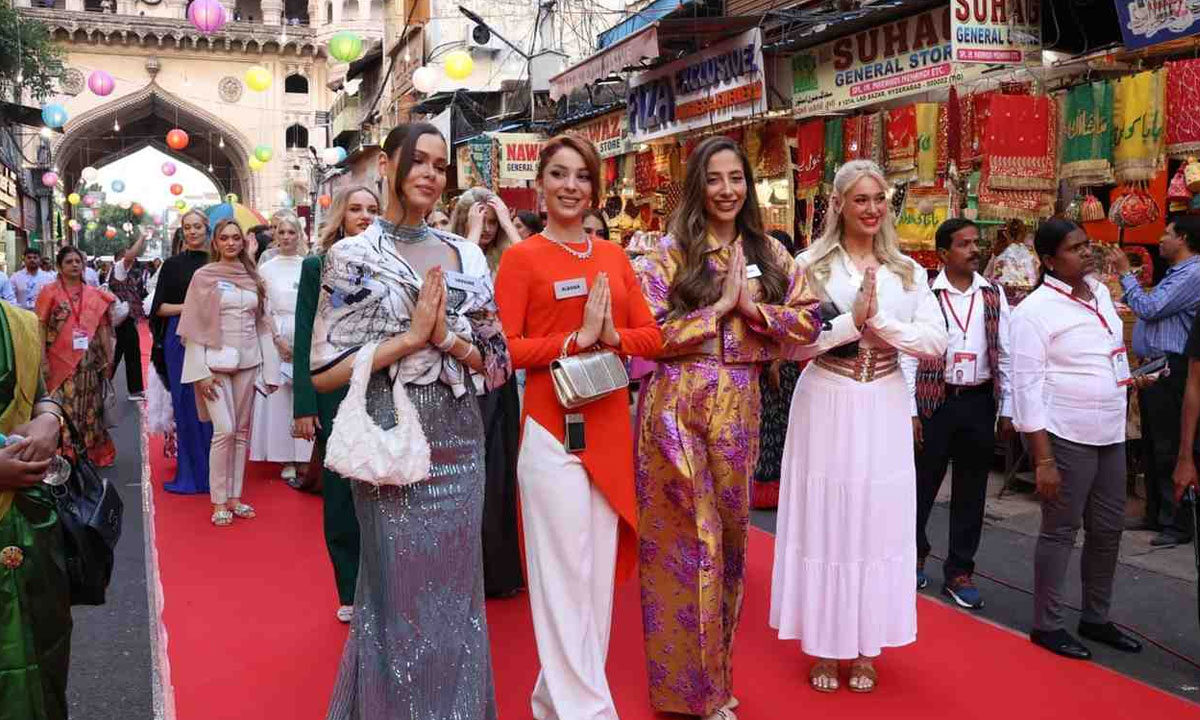 Miss World 2025: Global Beauty Queens Shine in Heritage Walk at Charminar, Reviving the Glory of Hyderabad