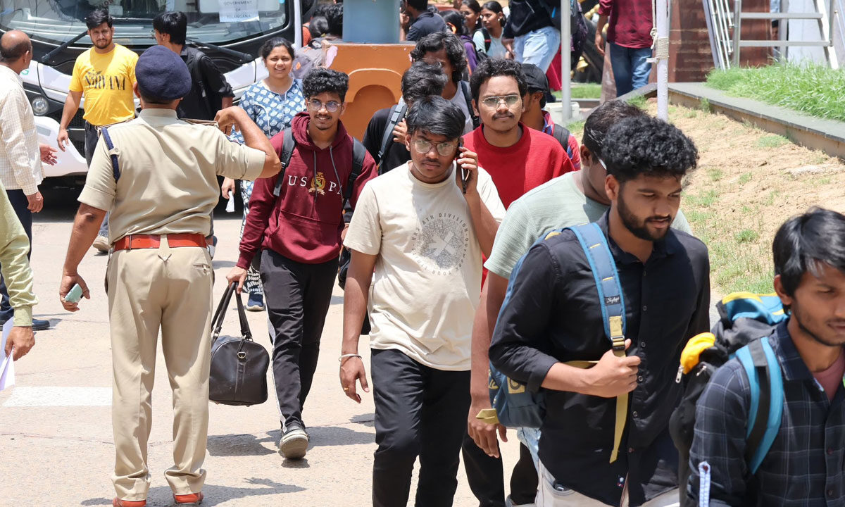 476 People from Andhra Pradesh and Telangana Evacuated from Border Areas