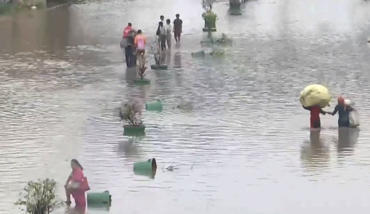 Red Alert in Delhi: Heavy Rains Cause Deaths, Disrupt Flights and Daily Life