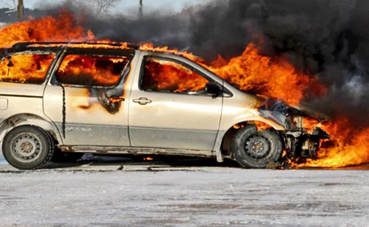 Fire Breaks Out in Moving Car in Hyderabad, All Passengers Safe