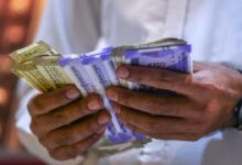 Rupee Drops to 23.5 vs Dirham: Indian Expats Rush to Send Money Home