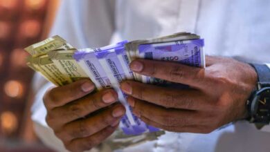 Rupee Drops to 23.5 vs Dirham: Indian Expats Rush to Send Money Home