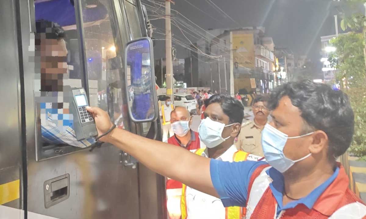 Cyberabad: 329 Drunk Drivers Caught in Special Weekend Traffic Drive
