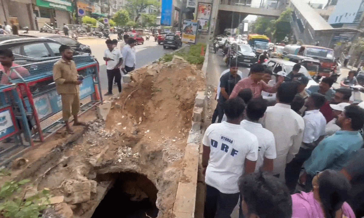 3 19 Hyderabad Commissioner Inspects Patny Nala Restoration to Prevent Flooding