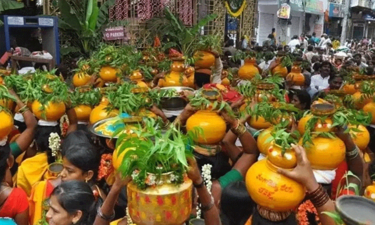 Golconda Bonalu 2025: Traffic Advisory, Pooja Dates, and Parking Details Released by Hyderabad Police