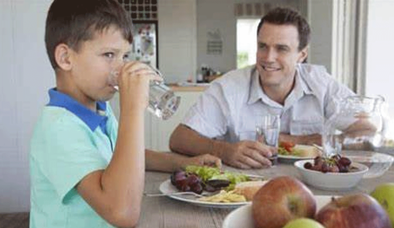 Why Drinking Water Immediately After Eating May Be Harmful: Explained Through Ayurveda and Modern Science