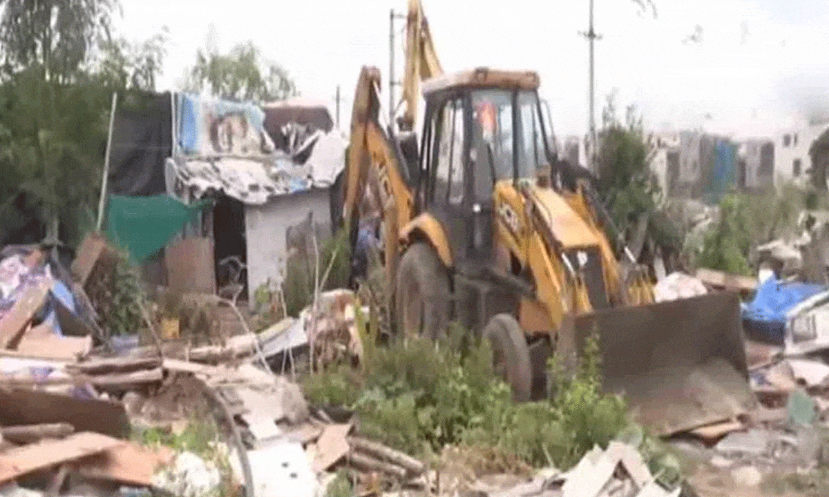 Hyderabad lake encroachment demolition from HYDRAA