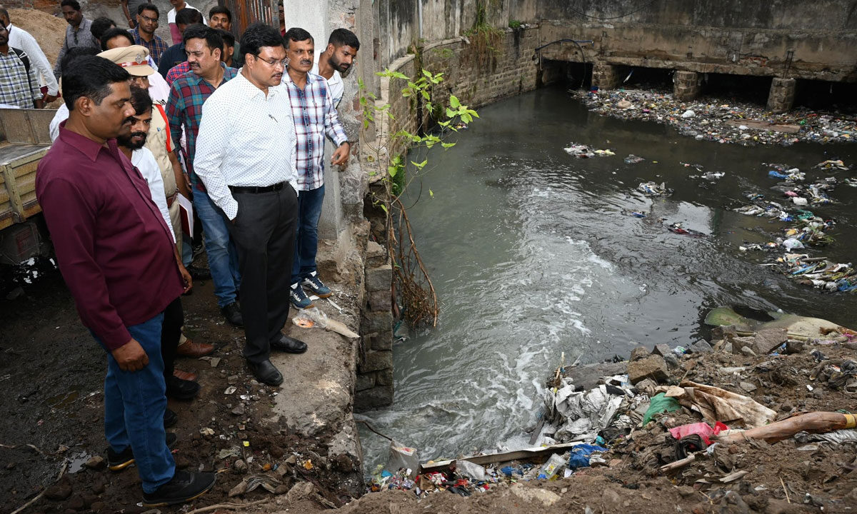 Hyderabad Monsoon: HYDRAA Commissioner Orders Urgent Expansion of Nala in Begumpet