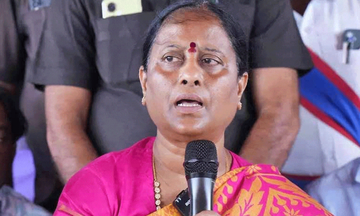 Konda Surekha Criticizes Congress Leaders for Spreading Cabinet Rumors and Stopping Development Work