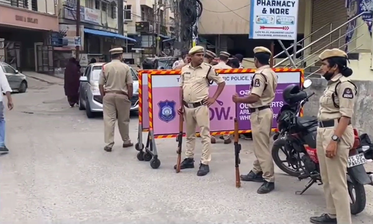 Hyderabad Police Conduct Community Contact Program in Tolichowki; Passport and Vehicle Violations Detected