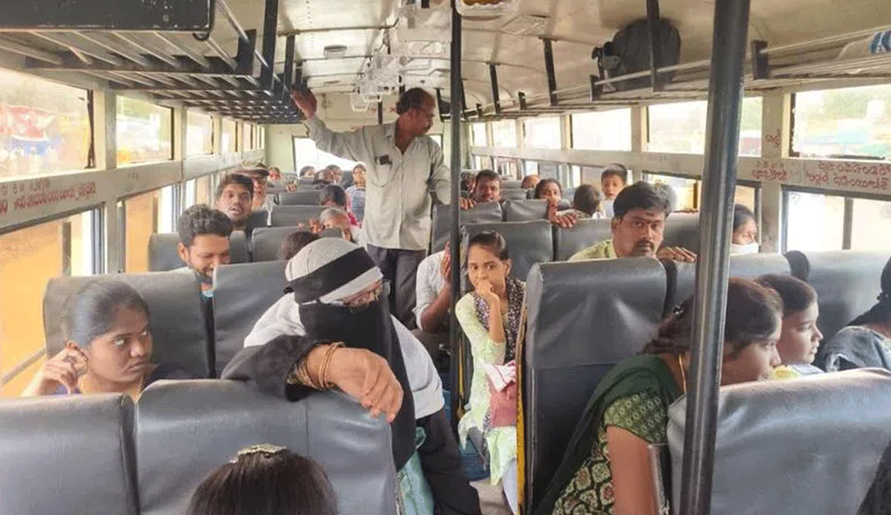 TSRTC | Bus Departs Without Conductor, Driver Returns to Bus Stand After Passengers Alert