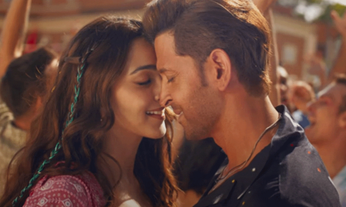 Hrithik Roshan, Kiara Advani romance away in ‘Aavan Jaavan’ from ‘War 2’