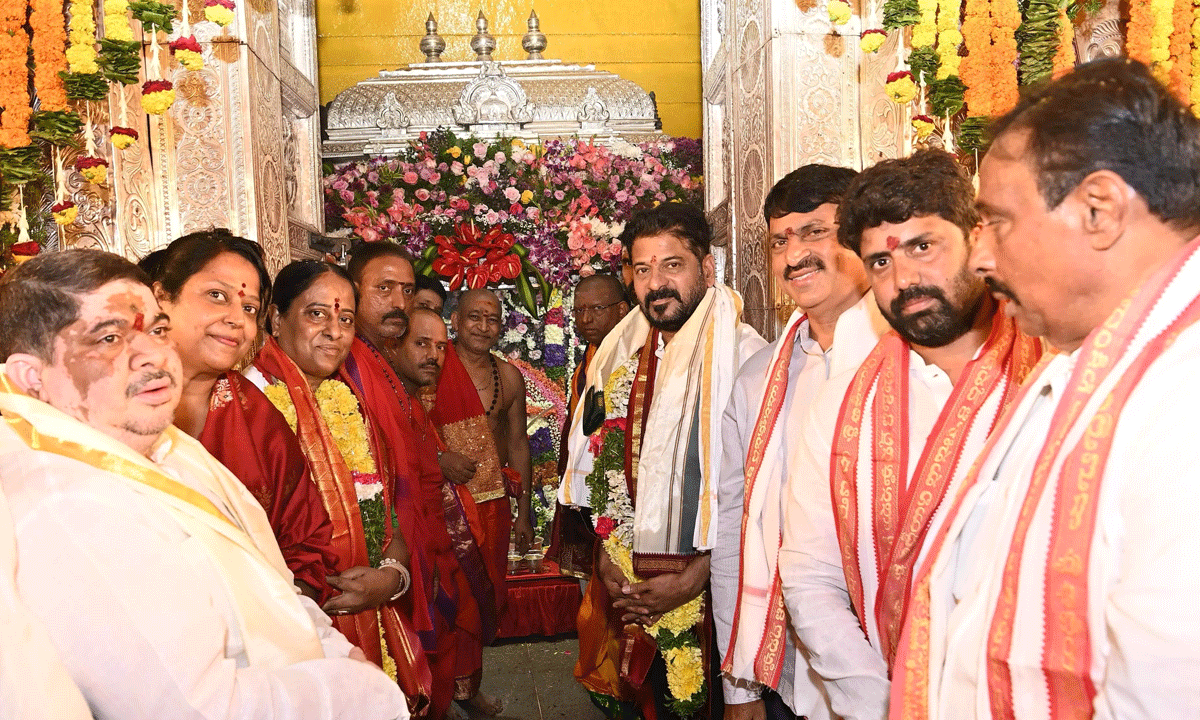 HYD: CM Revanth Reddy Participates in Grand Bonalu Celebrations