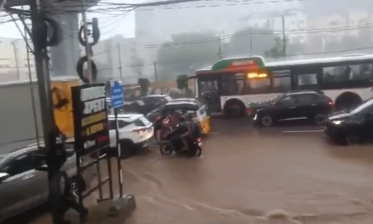 Heavy Rain Disrupts Daily Life Across Hyderabad on Saturday Morning