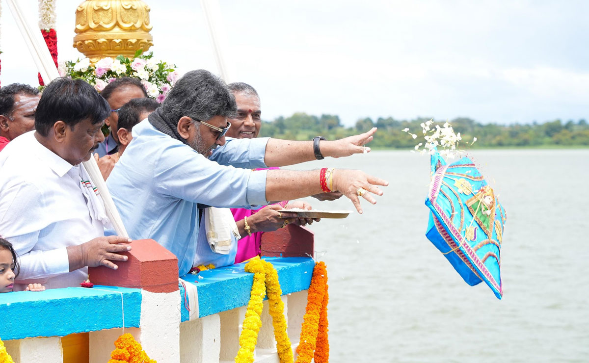 2 3 Siddaramaiah and Shivakumar Say There's No Fight After Kabini Ritual and Mysuru Event Issue