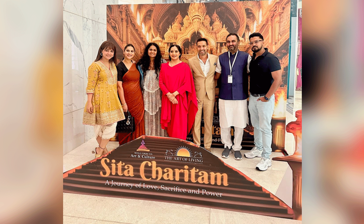 Hina Khan Glows at Sita Charitam Premiere— “Every Indian Must Watch This”