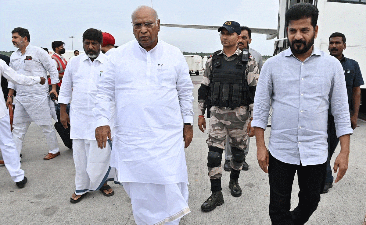 Kharge Leads Congress Meeting in Hyderabad to Plan for Caste Issues and Elections