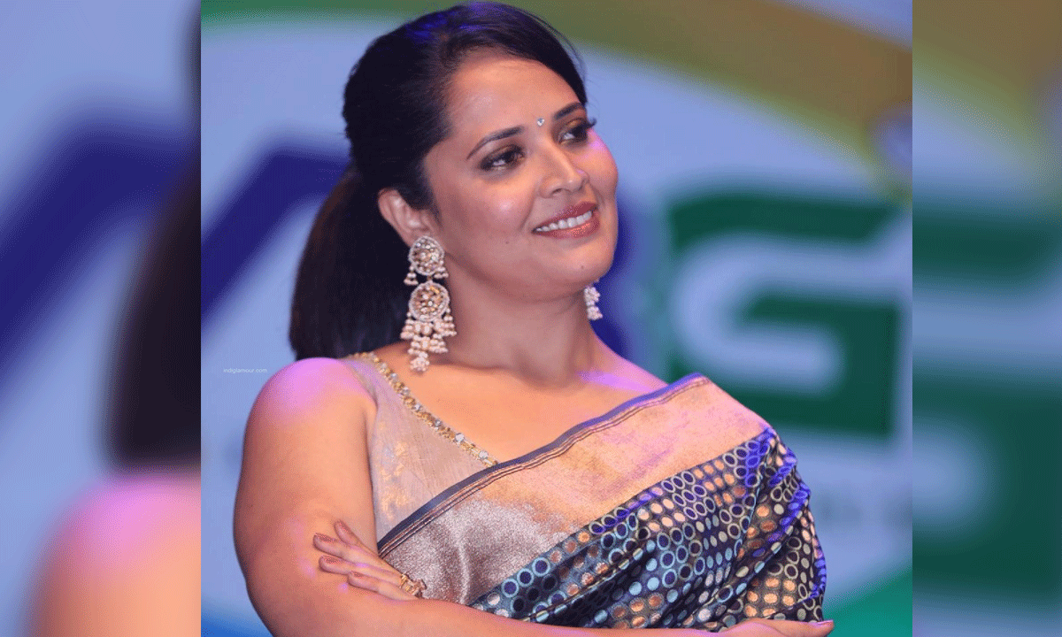 Actress Anasuya Bharadwaj Falls Victim to Online Shopping Fraud