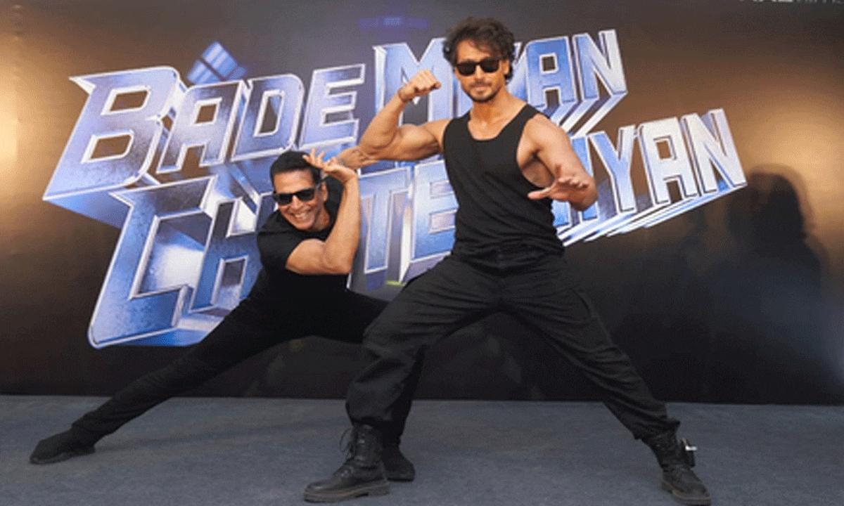 Akshay Kumar turns cheerleader for his ‘brother’ Tiger Shroff
