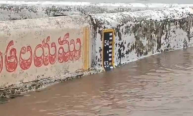 Godavari Water Level Rising at Bhadrachalam, Alert Issued, Low-Lying Areas on Watch