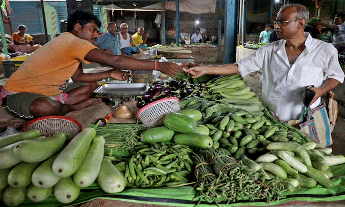Ground Report: Inflation Hits Delhi Hard, Green Vegetable Prices Skyrocket — Know How Long the Surge Will Last