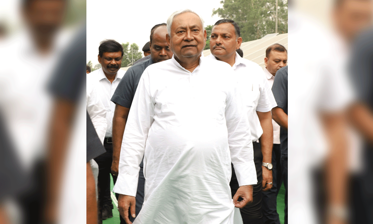 CM Nitish inspects rising Ganga water levels in Patna, directs officials to remain alert