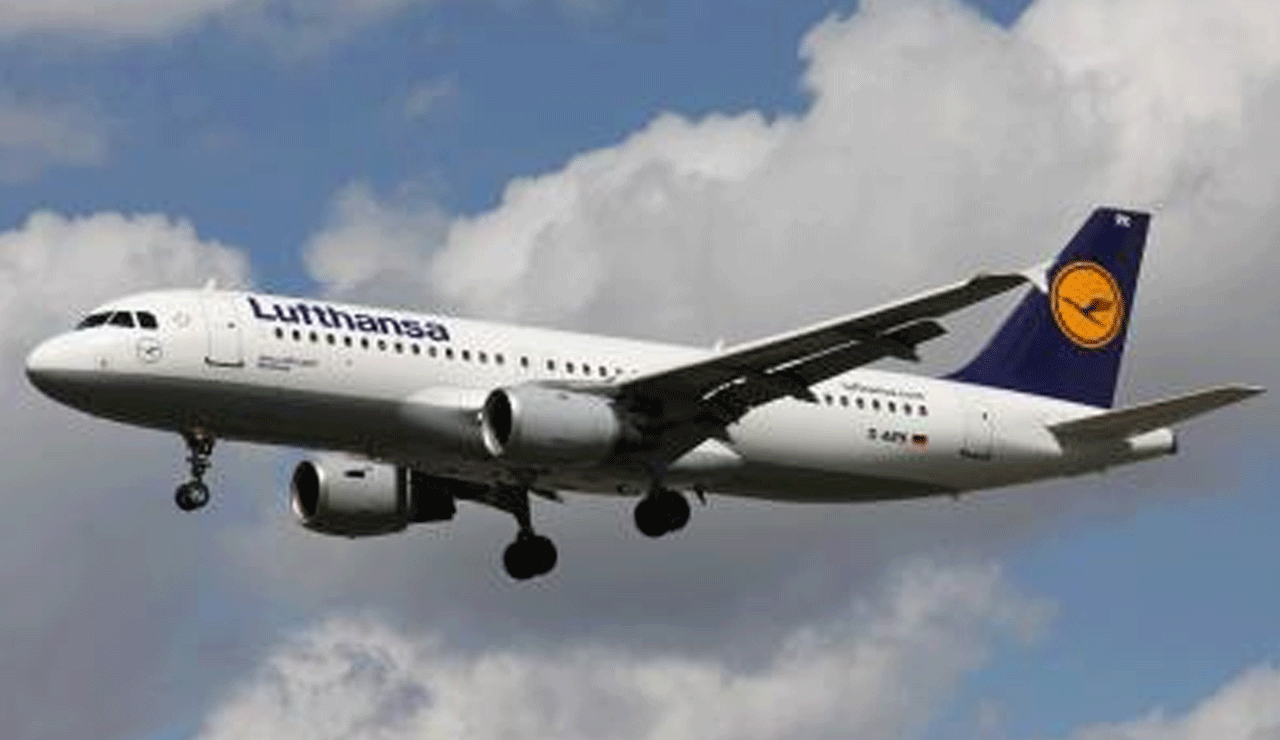 IndiGo Flight Makes Emergency Landing in Patna After Bird Hit Causes Engine Vibration