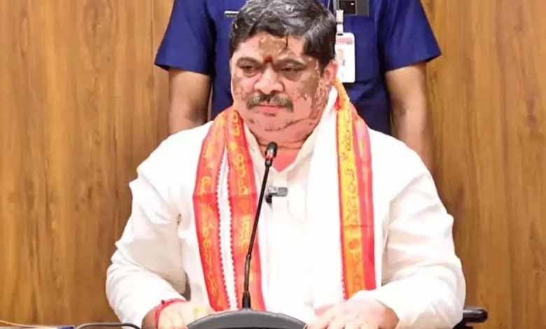 Ponnam Prabhakar Demands the Resignation of Telangana BJP MPs Over 42 pc BC Reservation
