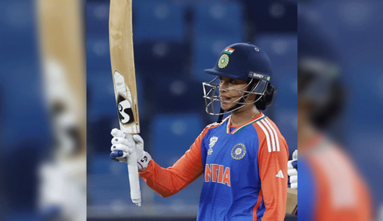 Mandhana closes in on No. 1 T20I ranking after century against England