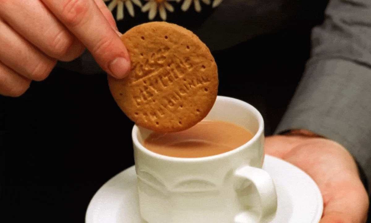 Is Dipping Biscuits in Tea Every Day Harmful? Experts Warn Against Popular Habit