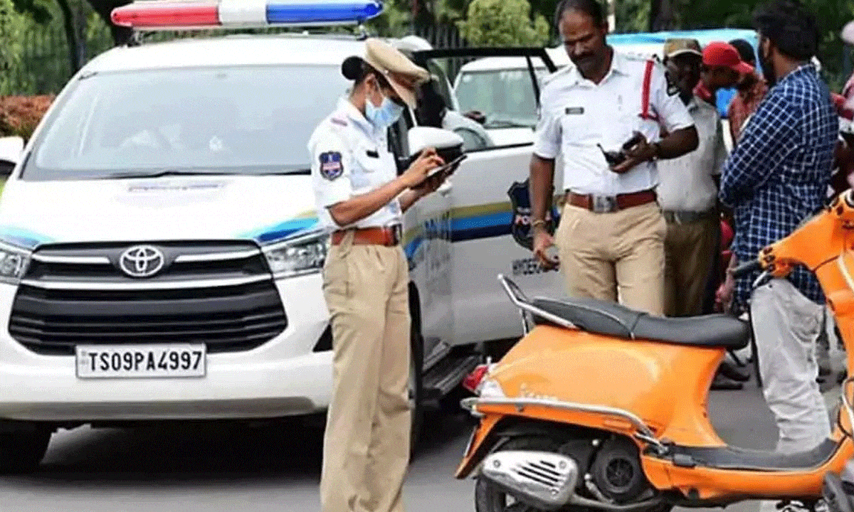 Hyderabad: Netizens Lash Out at Traffic Police – Focus on Traffic, Not Just Challans