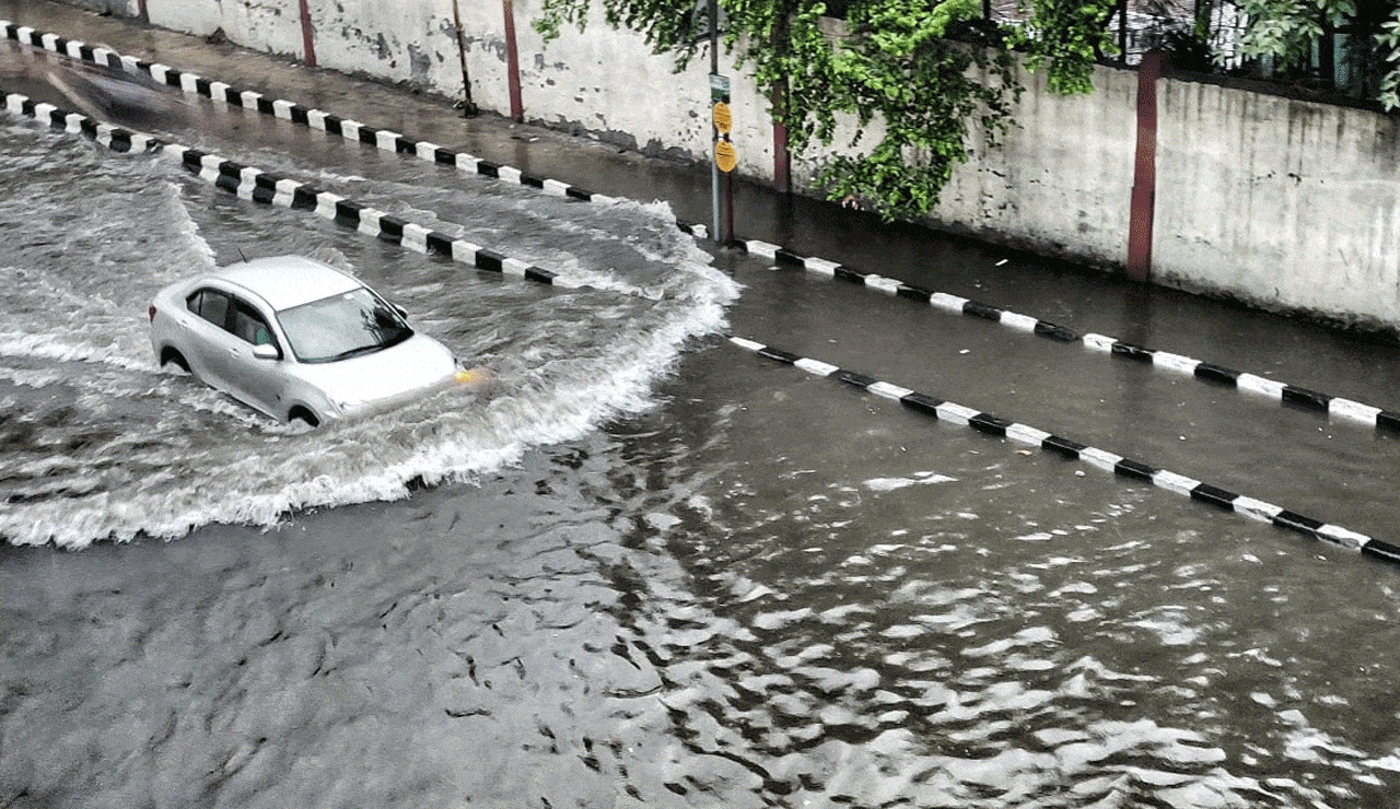 Heavy to very heavy rains lashed several districts of Telangana