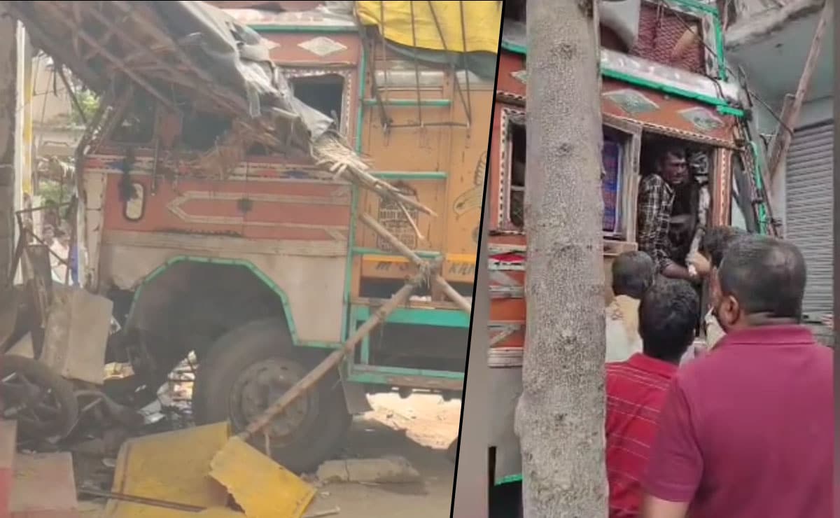 Horrific road accident at Jagdeopur intersection in Yadadri Bhongir