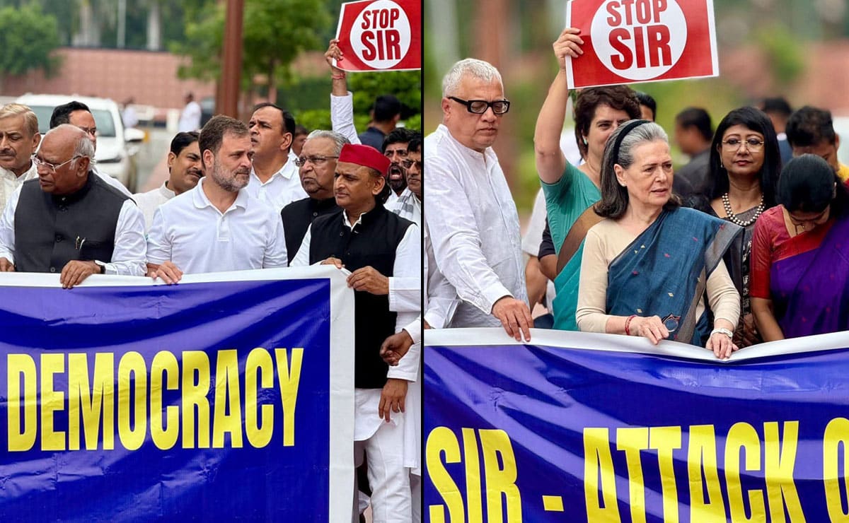 Kharge, Priyanka, other opposition leaders protest against SIR