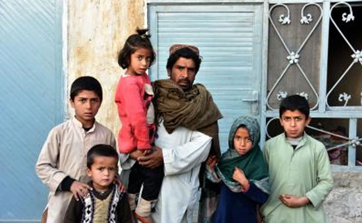 Afghan refugees face crisis as Pakistan revokes PoR cards