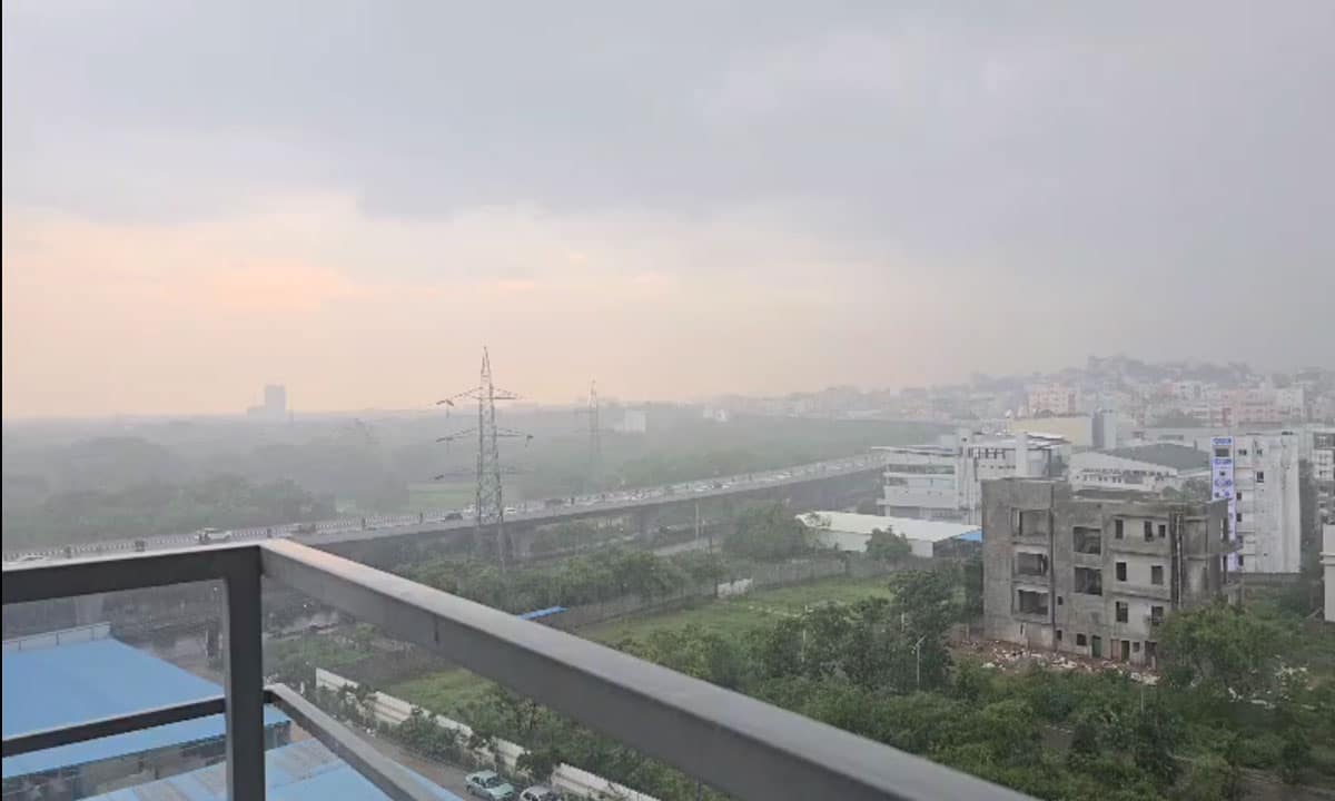Heavy Rains with Thundershowers in Hyderabad, More Rain Forecast Over the Next 48 Hours