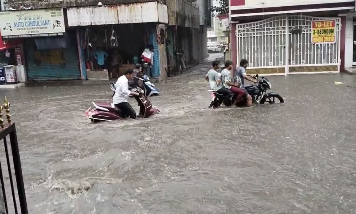 Heavy Rain in Hyderabad Paralyzes Normal Life, Disrupts Traffic